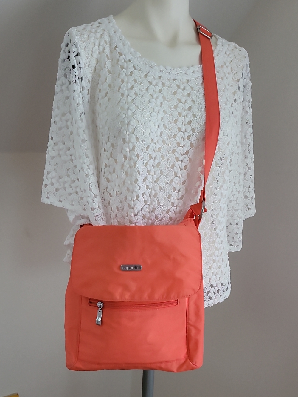 Baggallini Crossbody Bag in Melon/Sunset medium-sized, water-resistant - Picture 15 of 16
